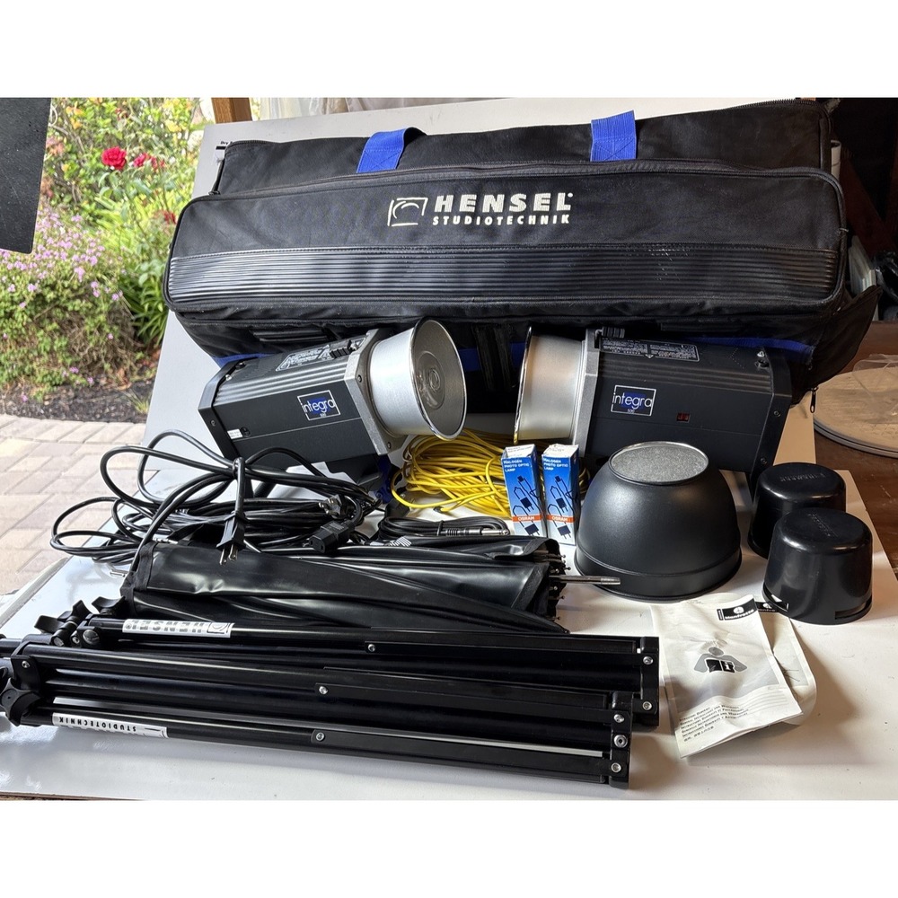 Hensel Integra Pro 500 2-Light Strobe Flash Studio Kit Stands Umbrellas Case